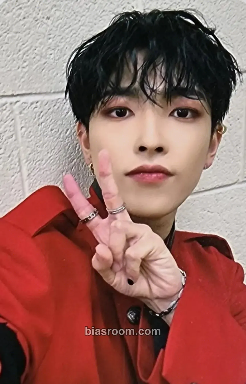 Hongjoong THE WORLD EP.1 : MOVEMENT Photocard - ATEEZ - ATEEZ K-pop photocard