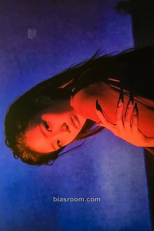 Kim Lip # Showcase Photocard - LOONA - LOONA K-pop photocard