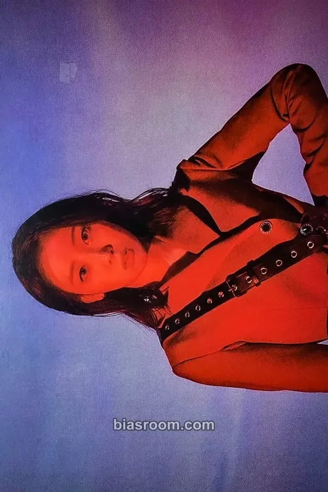 Yves LOONA [#] K-pop photocard