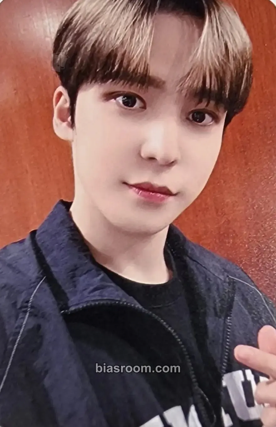 Yunho THE WORLD EP.1 : MOVEMENT Photocard - ATEEZ - ATEEZ K-pop photocard