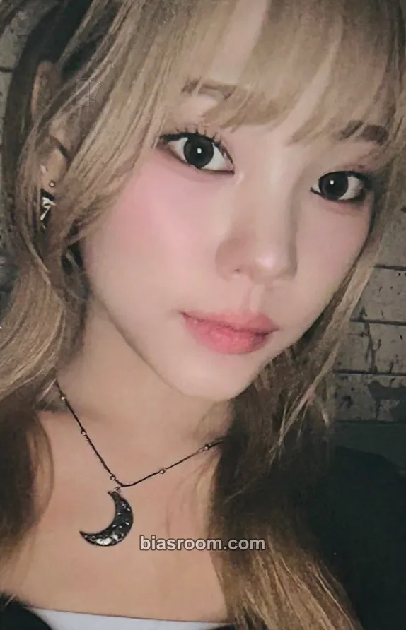 Sihyeon L'heure Bleue : Prologue Photocard - CSR - CSR K-pop photocard