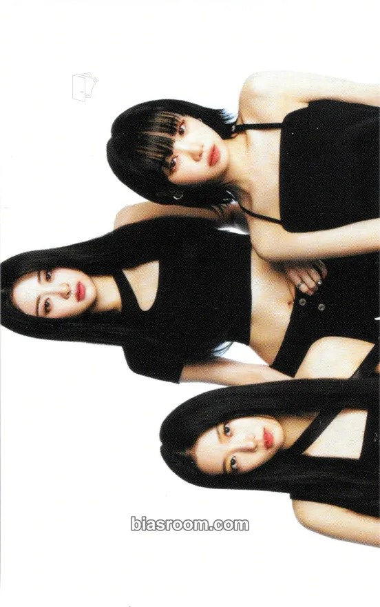Flame Rises Tour (2023) Photocard - LE SSERAFIM - LE SSERAFIM K-pop photocard