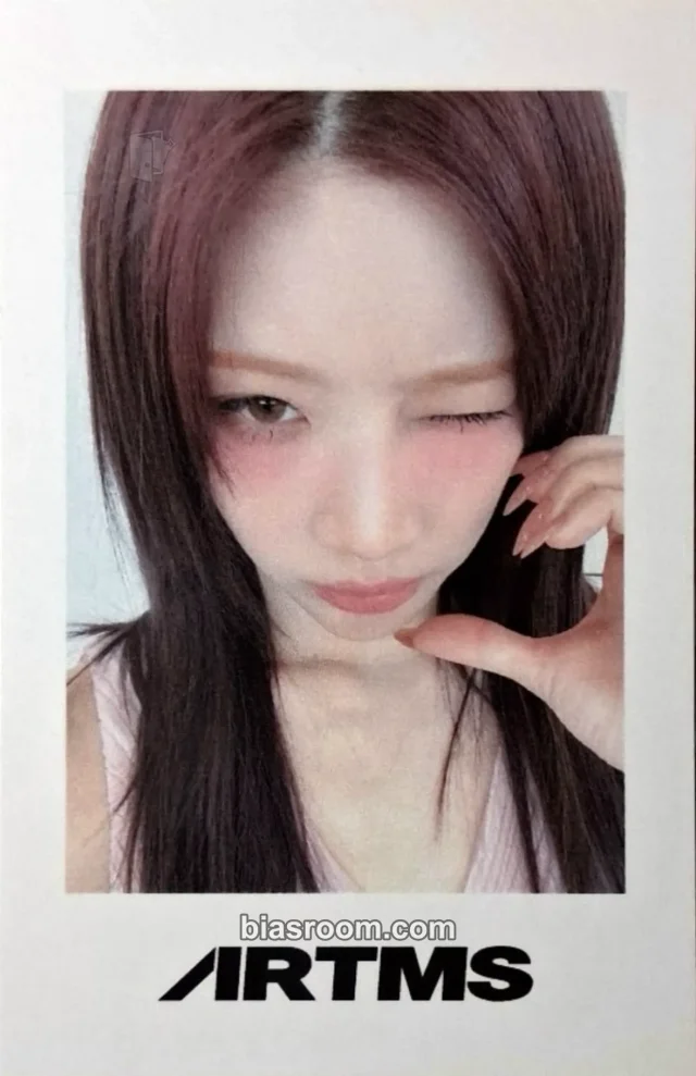 ARTMS - Kim Lip - Club Icarus Album b.stage+ pob (pre-order benefit) polaroid