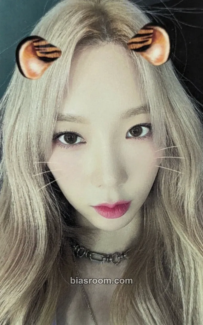 Taeyeon INVU Photocard - Taeyeon K-pop photocard