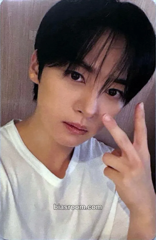 Lee Know KARMA Photocard - Stray Kids - Stray Kids K-pop photocard