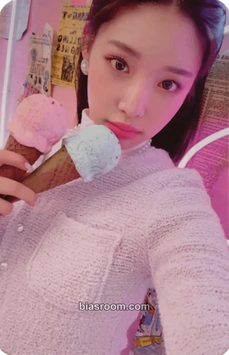 Chung Ha Chung Ha 2021 Season's Greetings Photocard - Chung Ha K-pop photocard