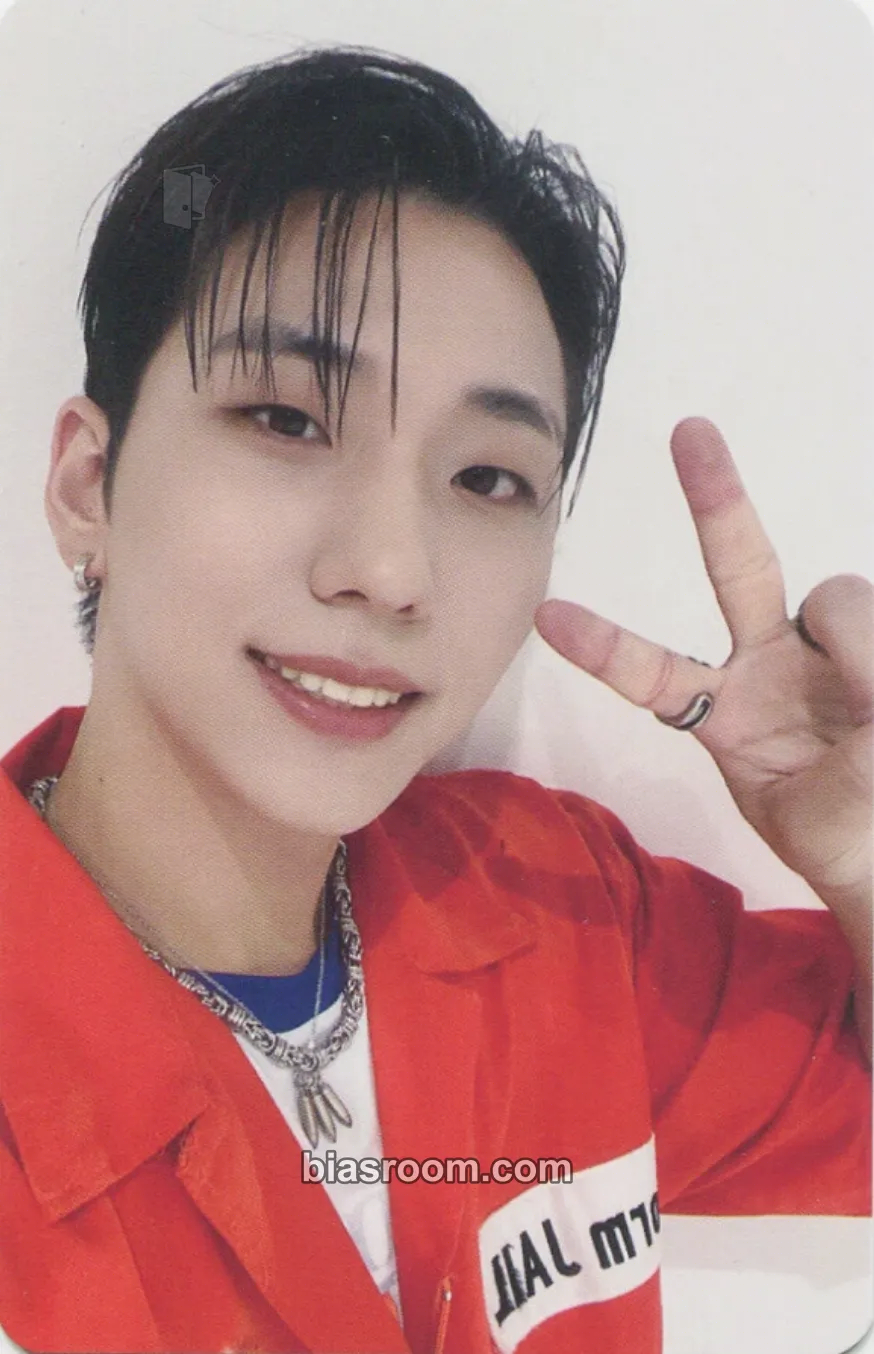 Gunil Livelock Photocard - Xdinary Heroes - Xdinary Heroes K-pop photocard