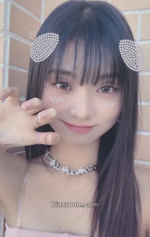 Hyeonju CURIOUS Photocard - UNIS - UNIS K-pop photocard