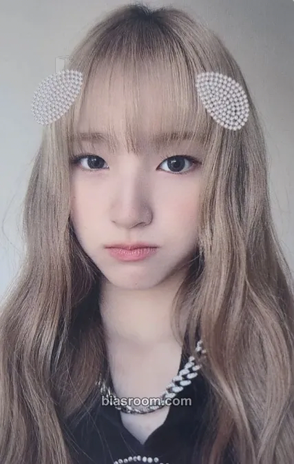 Yunha CURIOUS Photocard - UNIS - UNIS K-pop photocard