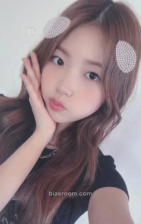 Yoona CURIOUS Photocard - UNIS - UNIS K-pop photocard