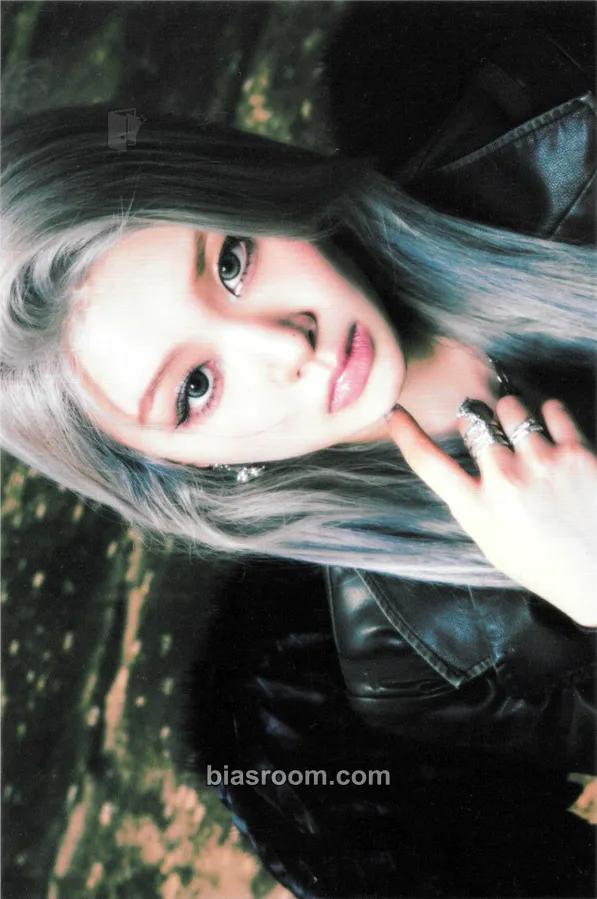 Swan HEADWAY Photocard - PURPLE KISS - PURPLE KISS K-pop photocard