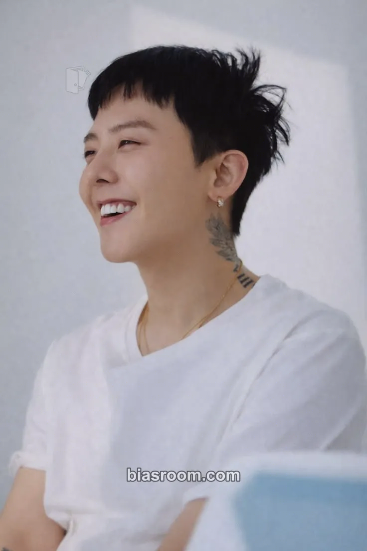 G-Dragon FAM+ILY - 1ST FAM MEETING Photocard - G-Dragon K-pop photocard