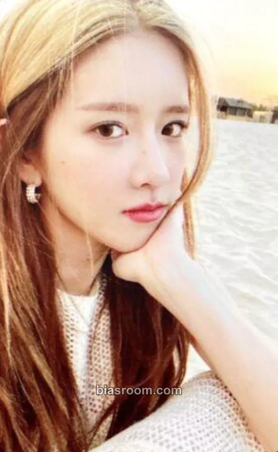EXY WJSN EXY, Bona, Seola, Eunseo x Harpers Bazaar Korea x Versace Perfume Photocard - WJSN - WJSN K-pop photocard