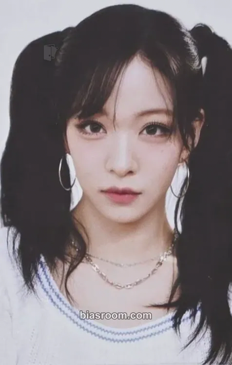 Chaeyoung HAPPY CHAE YOUNG DAY BIRTHDAY BOX Photocard - fromis_9 - fromis_9 K-pop photocard