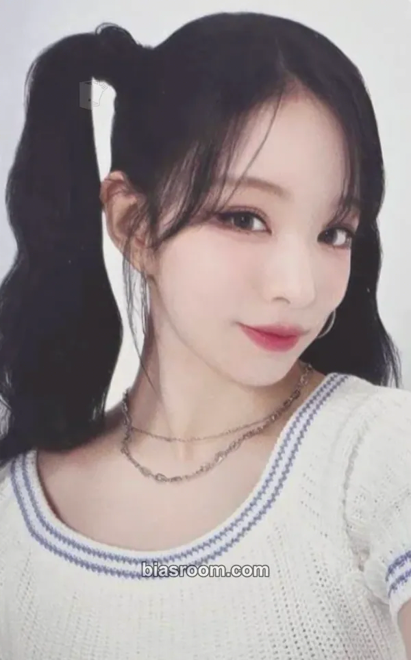 Chaeyoung HAPPY CHAE YOUNG DAY BIRTHDAY BOX Photocard - fromis_9 - fromis_9 K-pop photocard