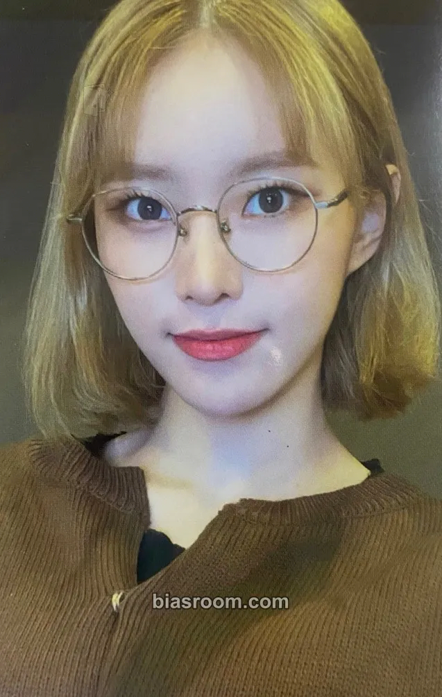 Monday Play Game : Awake Photocard - Weeekly - Weeekly K-pop photocard