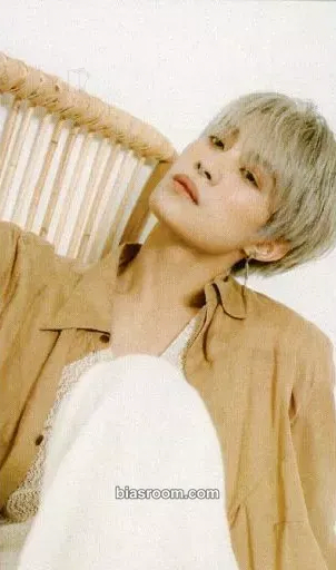 Yangyang 2021 Season's Greetings Photocard - WayV - WayV K-pop photocard