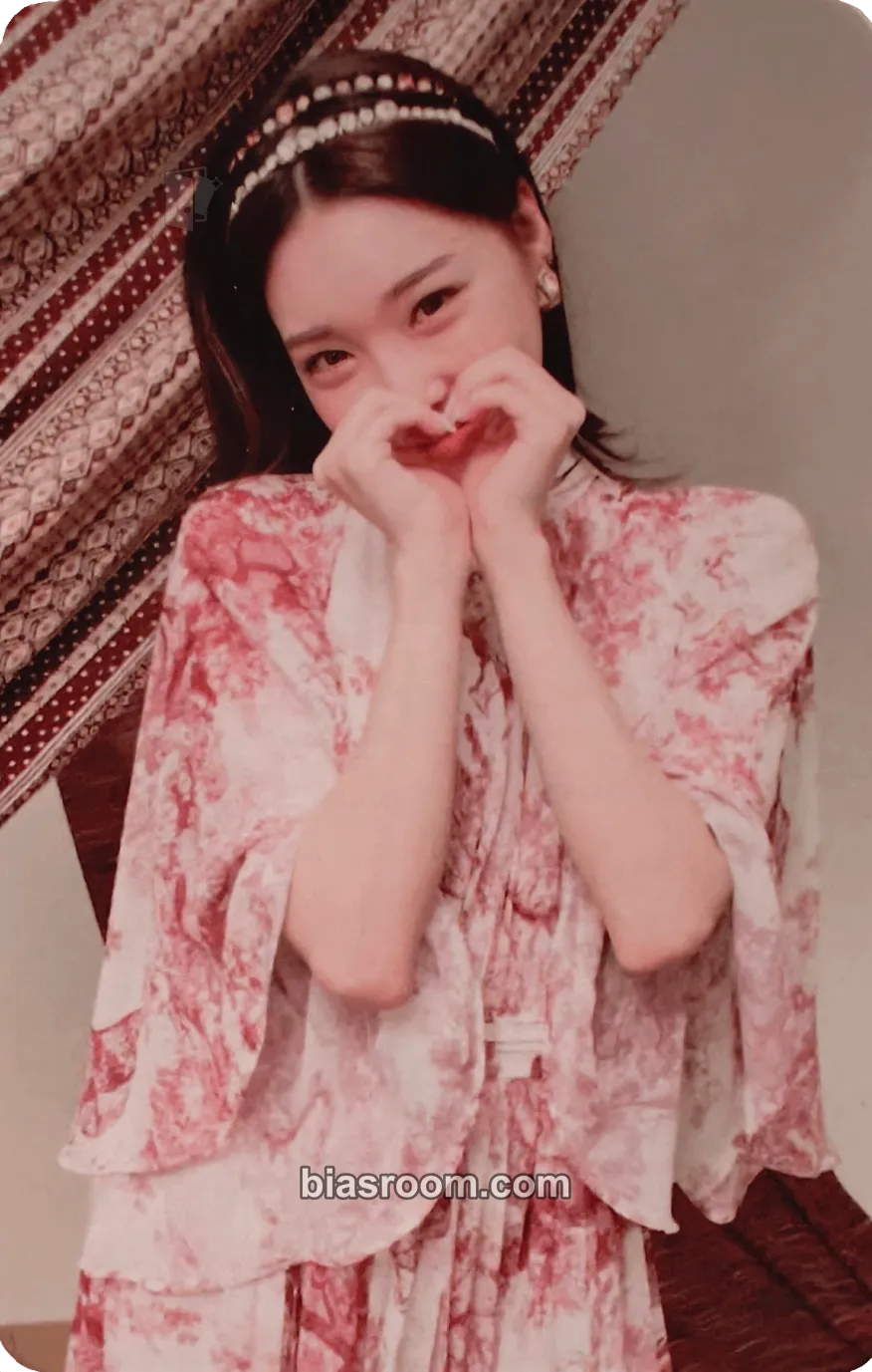 Chung Ha Chung Ha 2021 Season's Greetings Photocard - Chung Ha K-pop photocard