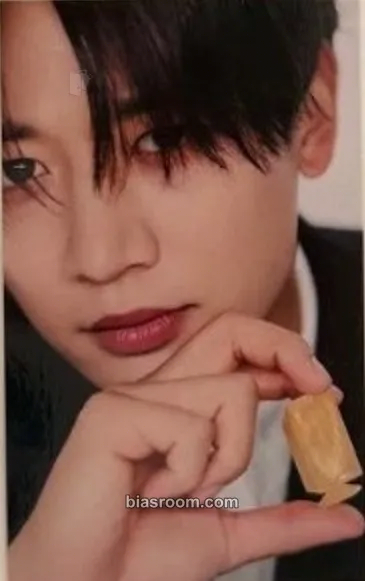 Minho HARD - The 8th Album Photocard - SHINee - SHINee K-pop photocard