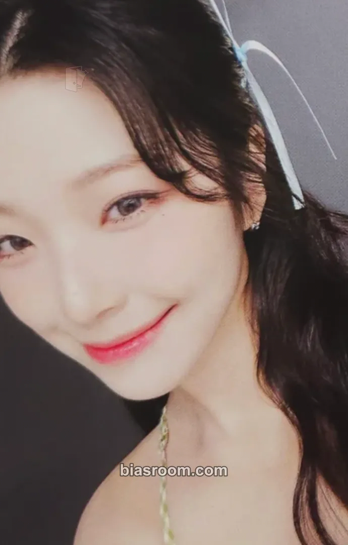 Jiheon HAPPY JI HEON DAY BIRTHDAY BOX Photocard - fromis_9 - fromis_9 K-pop photocard