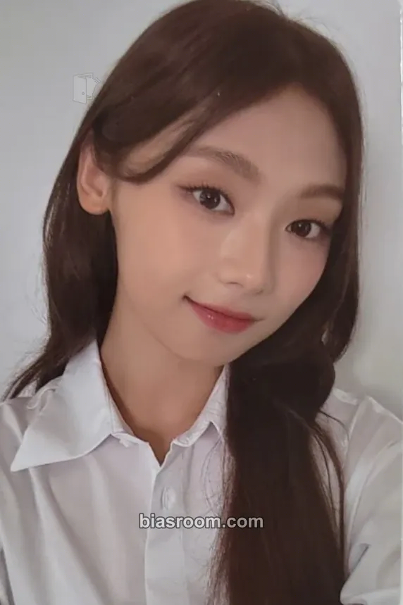 Hyeonju Universe Ticket Photocard - UNIS - UNIS K-pop photocard