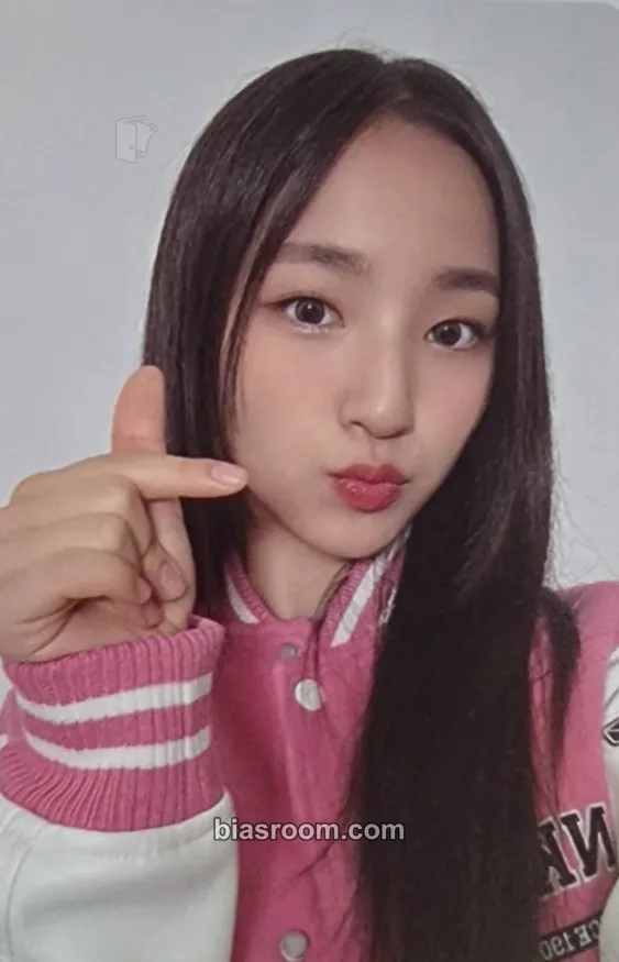 Yunha Universe Ticket Photocard - UNIS - UNIS K-pop photocard