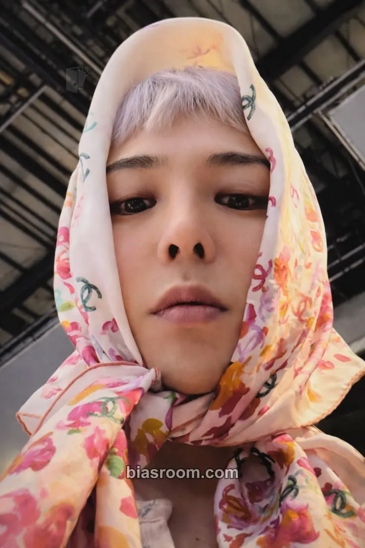 G-Dragon 2025 World Tour Übermensch Photocard - G-Dragon K-pop photocard
