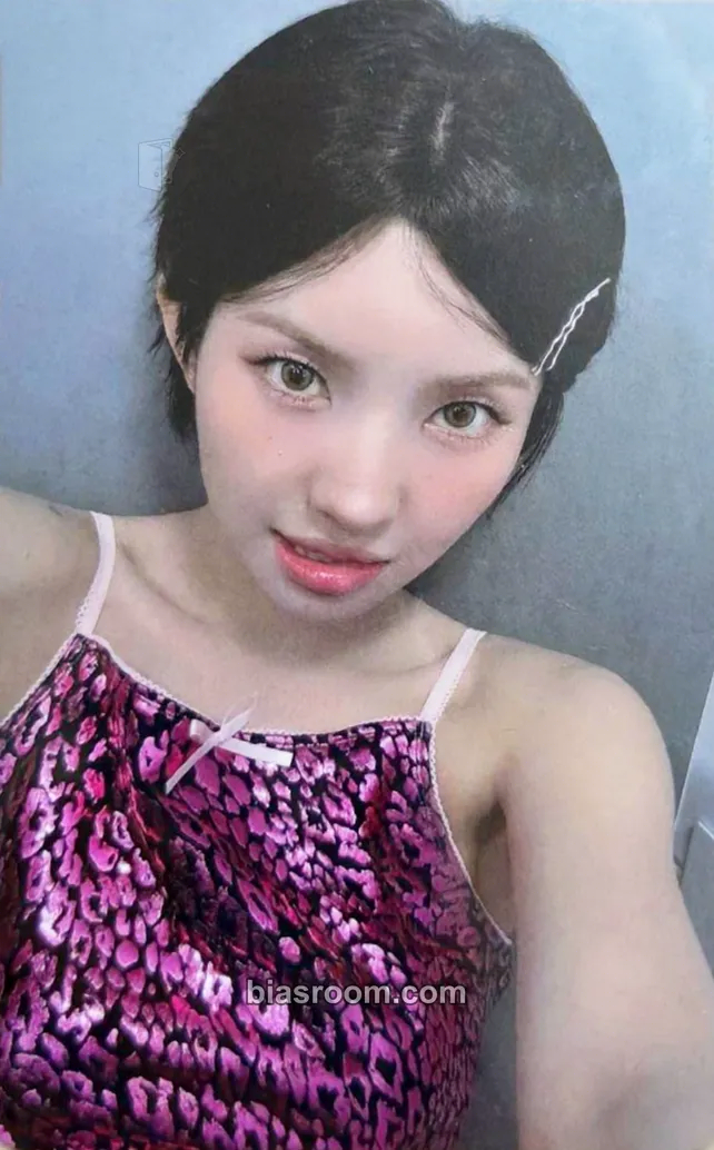 Soyeon MEDIA EXHIBITION : CITY of SENSE Photocard - i-dle - i-dle K-pop photocard