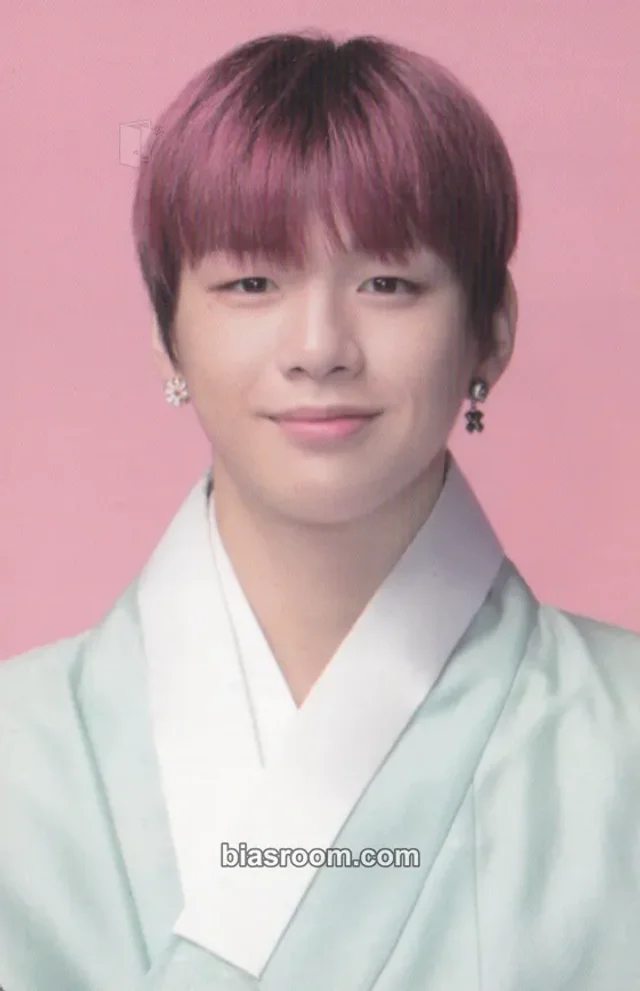 Wanna One - Daniel - Winter Store Event purchase benefit