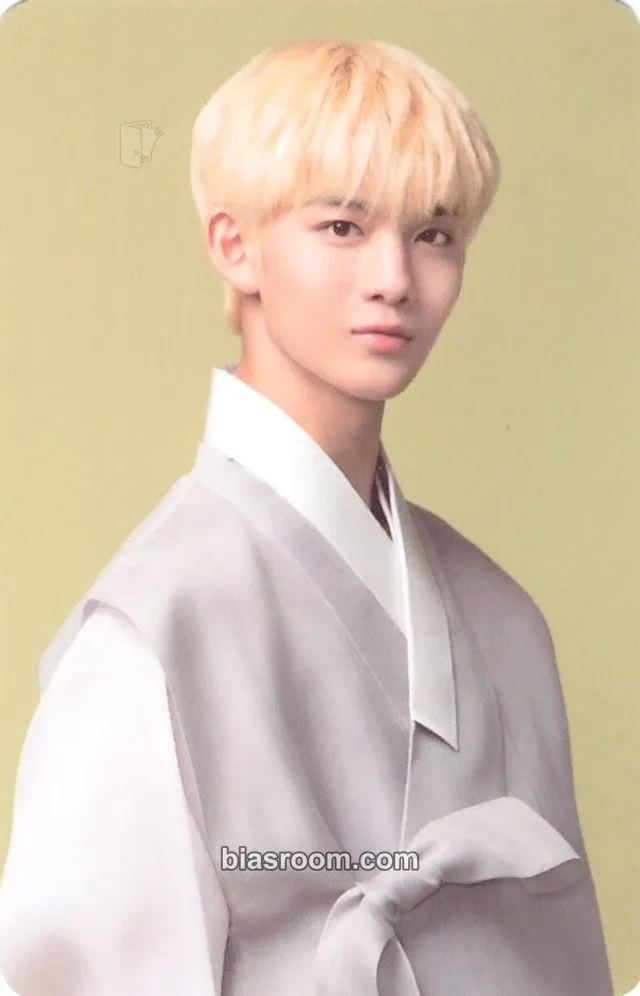 Wanna One - Jinyoung - Winter Store Event purchase benefit
