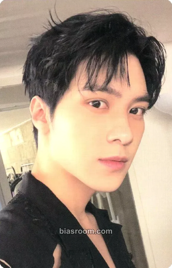Hendery 2023 Season's Greetings Photocard - WayV - WayV K-pop photocard