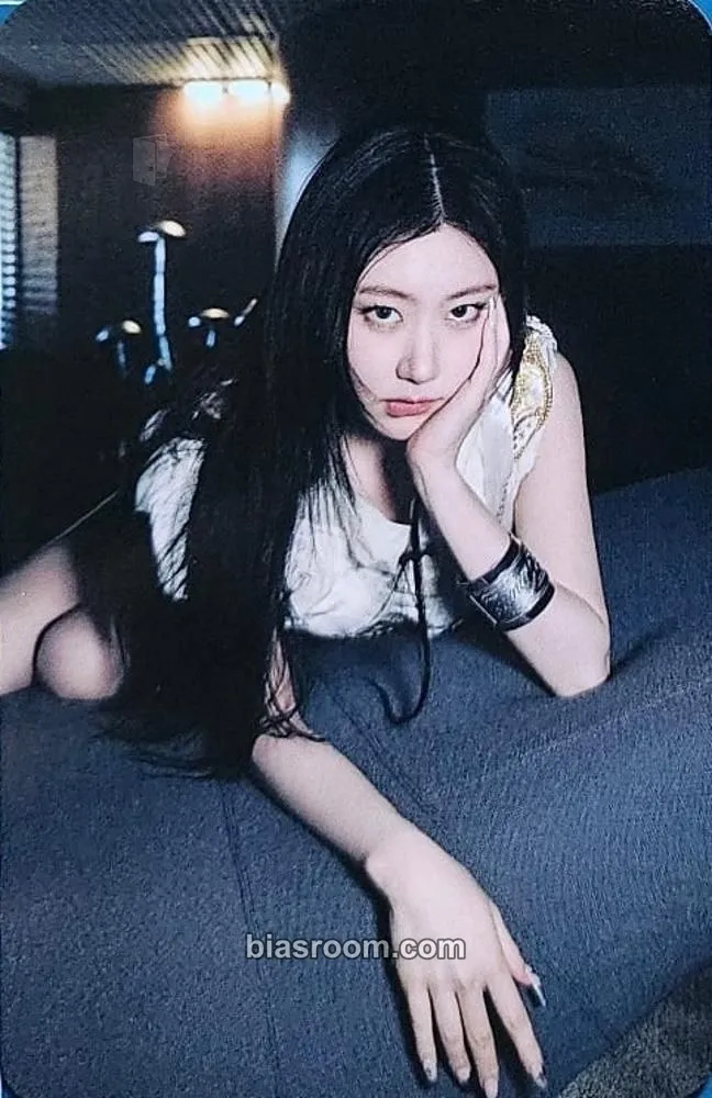 Chaeryeong TUNNEL VISION Photocard - ITZY - ITZY K-pop photocard