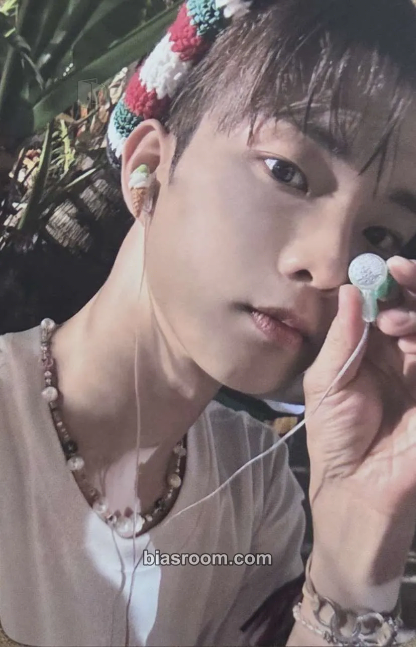 Q Phantasy Pt. 1: Christmas in August Photocard - THE BOYZ - THE BOYZ K-pop photocard