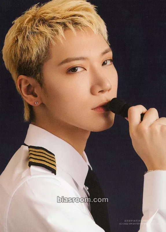 Ten 2022 Season's Greeting Photocard - WayV - WayV K-pop photocard
