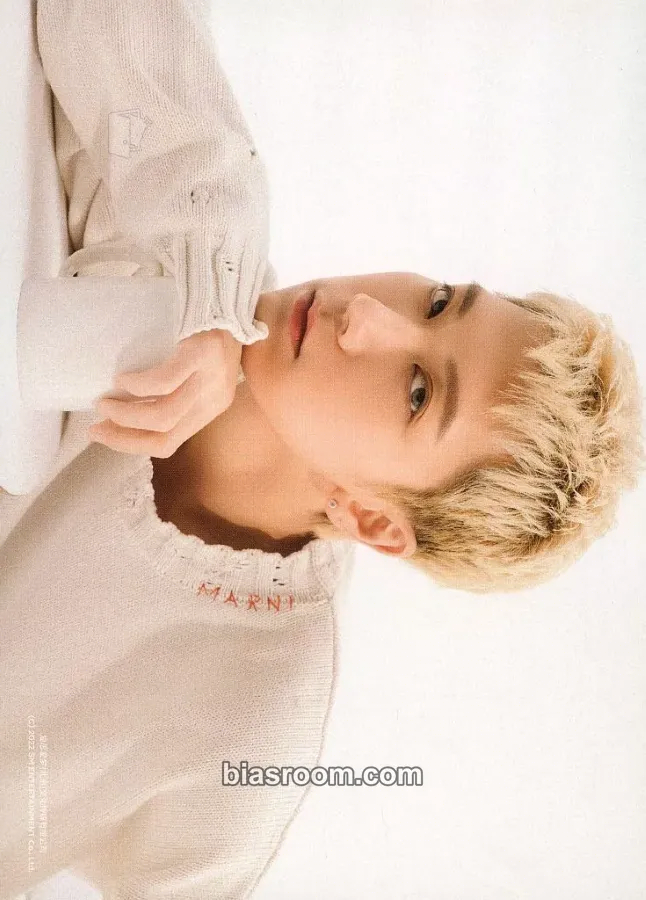 Ten 2022 Season's Greeting Photocard - WayV - WayV K-pop photocard