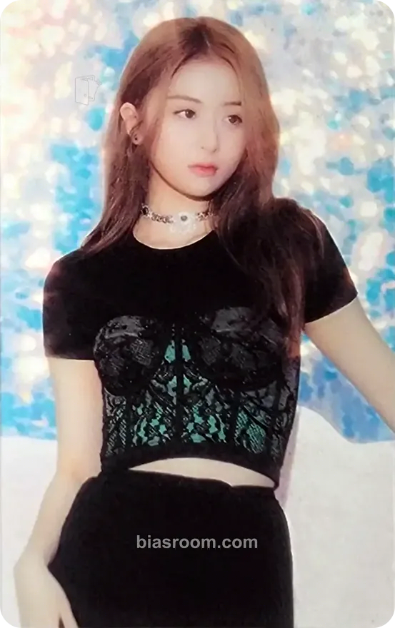 Huh Yunjin ANTIFRAGILE Photocard - LE SSERAFIM - LE SSERAFIM K-pop photocard