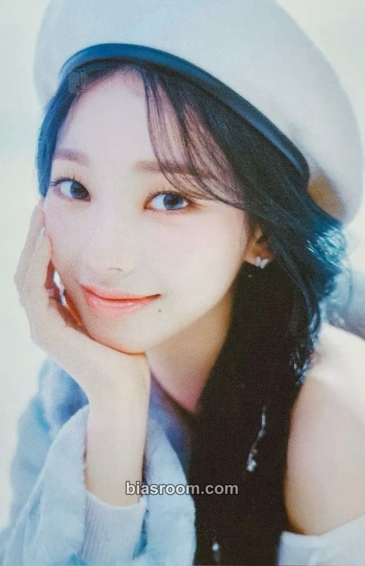 Karina Season's Greetings (2023) Photocard - aespa - aespa K-pop photocard
