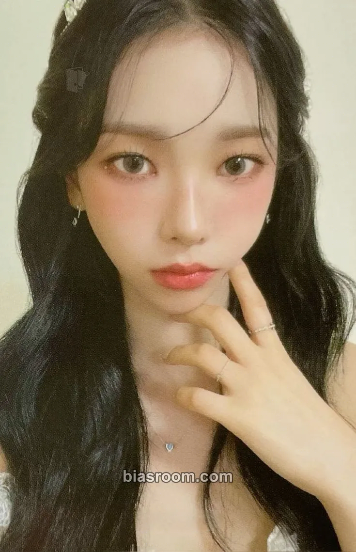 Karina Season's Greetings (2023) Photocard - aespa - aespa K-pop photocard