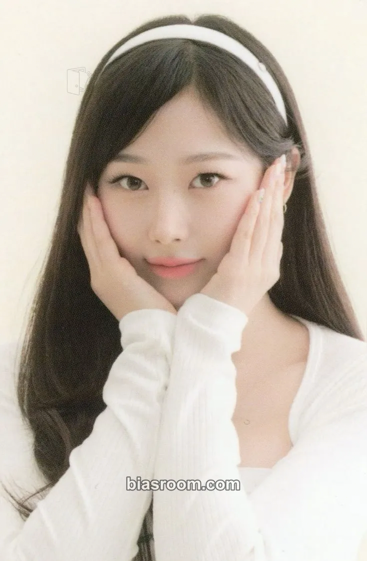 Giselle Season's Greetings (2024) Photocard - aespa - aespa K-pop photocard