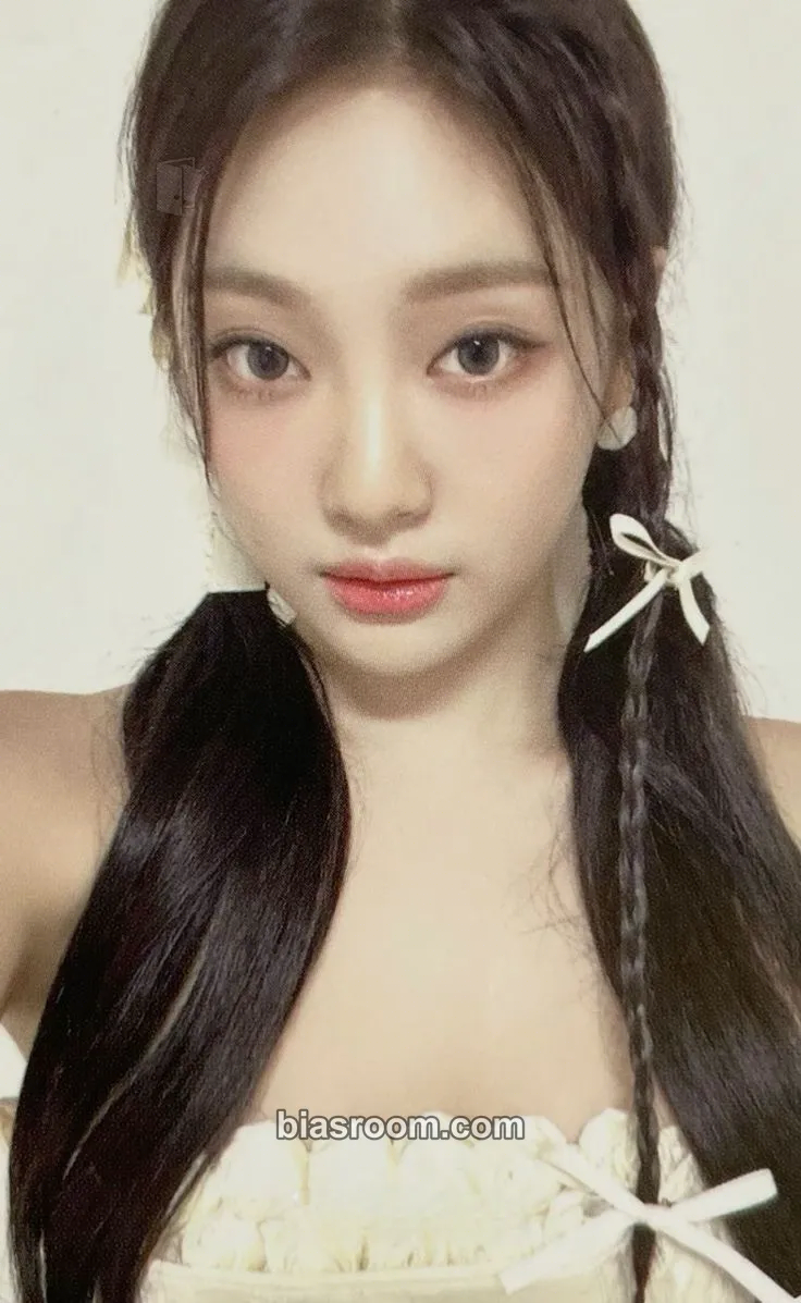 Ningning Season's Greetings (2024) Photocard - aespa - aespa K-pop photocard