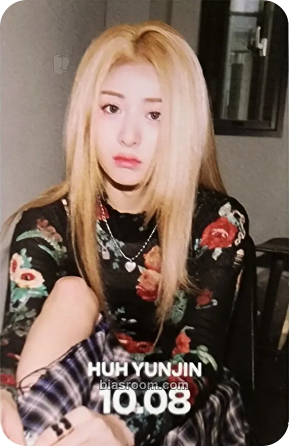 Huh Yunjin ANTIFRAGILE Photocard - LE SSERAFIM - LE SSERAFIM K-pop photocard