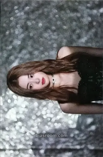 Huh Yunjin ANTIFRAGILE Photocard - LE SSERAFIM - LE SSERAFIM K-pop photocard
