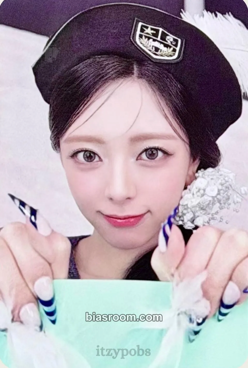 Yuna Ice Cream Photocard - ITZY - ITZY K-pop photocard