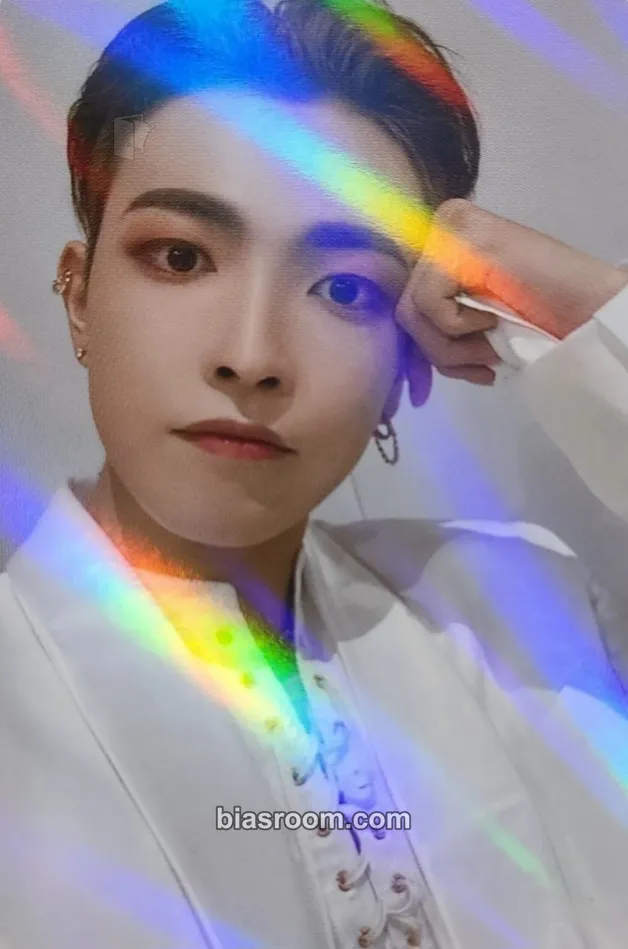 Hongjoong THE WORLD EP.1 : MOVEMENT Photocard - ATEEZ - ATEEZ K-pop photocard