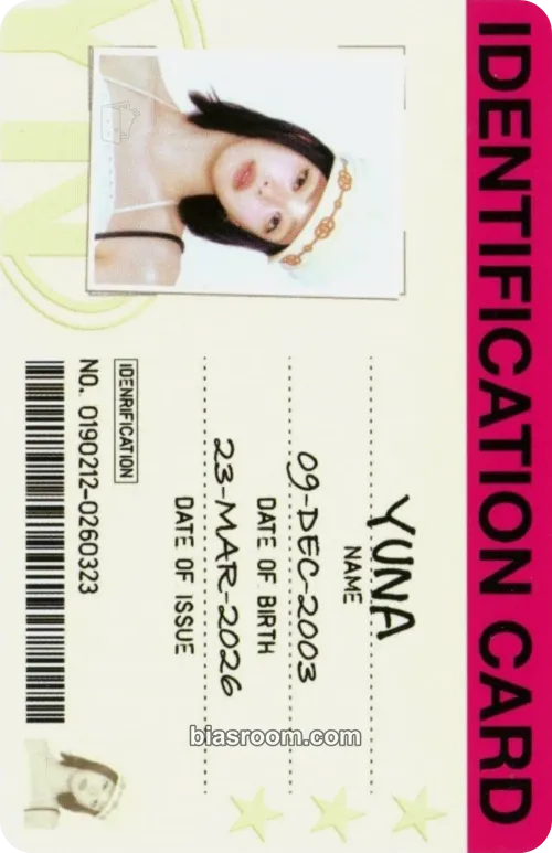 Yuna Ice Cream Photocard - ITZY - ITZY K-pop photocard