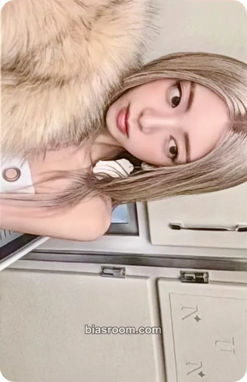 Yuna Ice Cream Photocard - ITZY - ITZY K-pop photocard