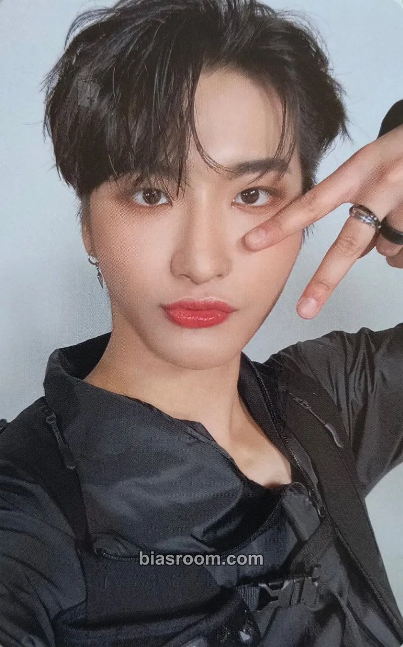 Seonghwa The Fellowship : Break The Wall World Tour 2022 - 2023 Photocard - ATEEZ - ATEEZ K-pop photocard