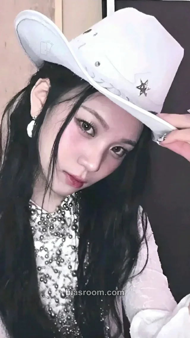 VIVIZ - Umji - VOYAGE Album ktown4u pob (pre-order benefit)