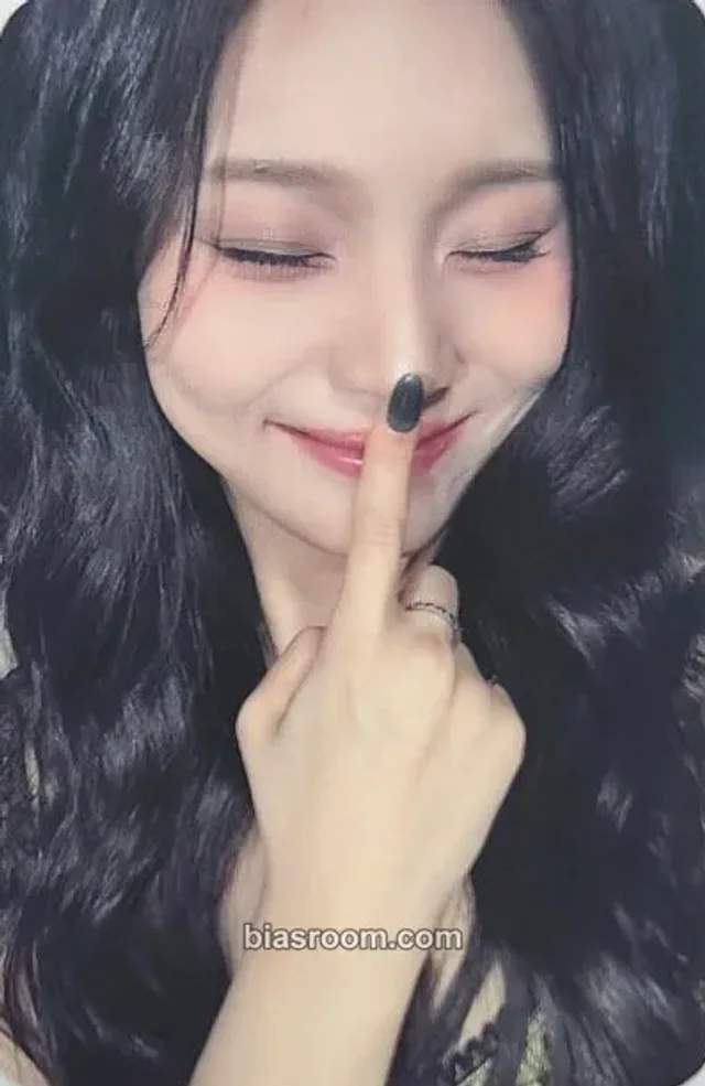 VIVIZ - Umji - VOYAGE Album soundwave fansign
