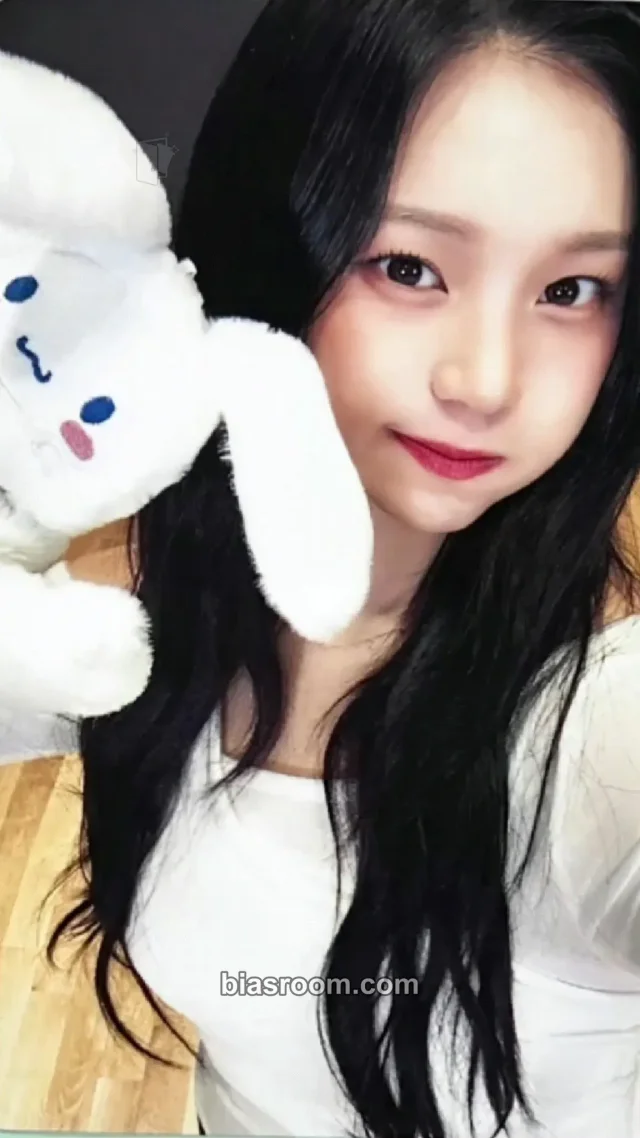 VIVIZ - Umji - VOYAGE Album whosfan video call (fancall) round 1
